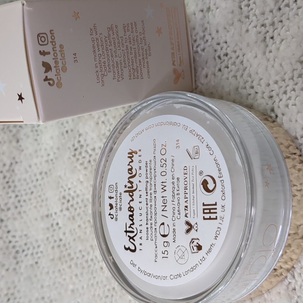 Ciaté Extraordinary Powder in Translucent, 15g/0.52oz - Picture 10 of 11